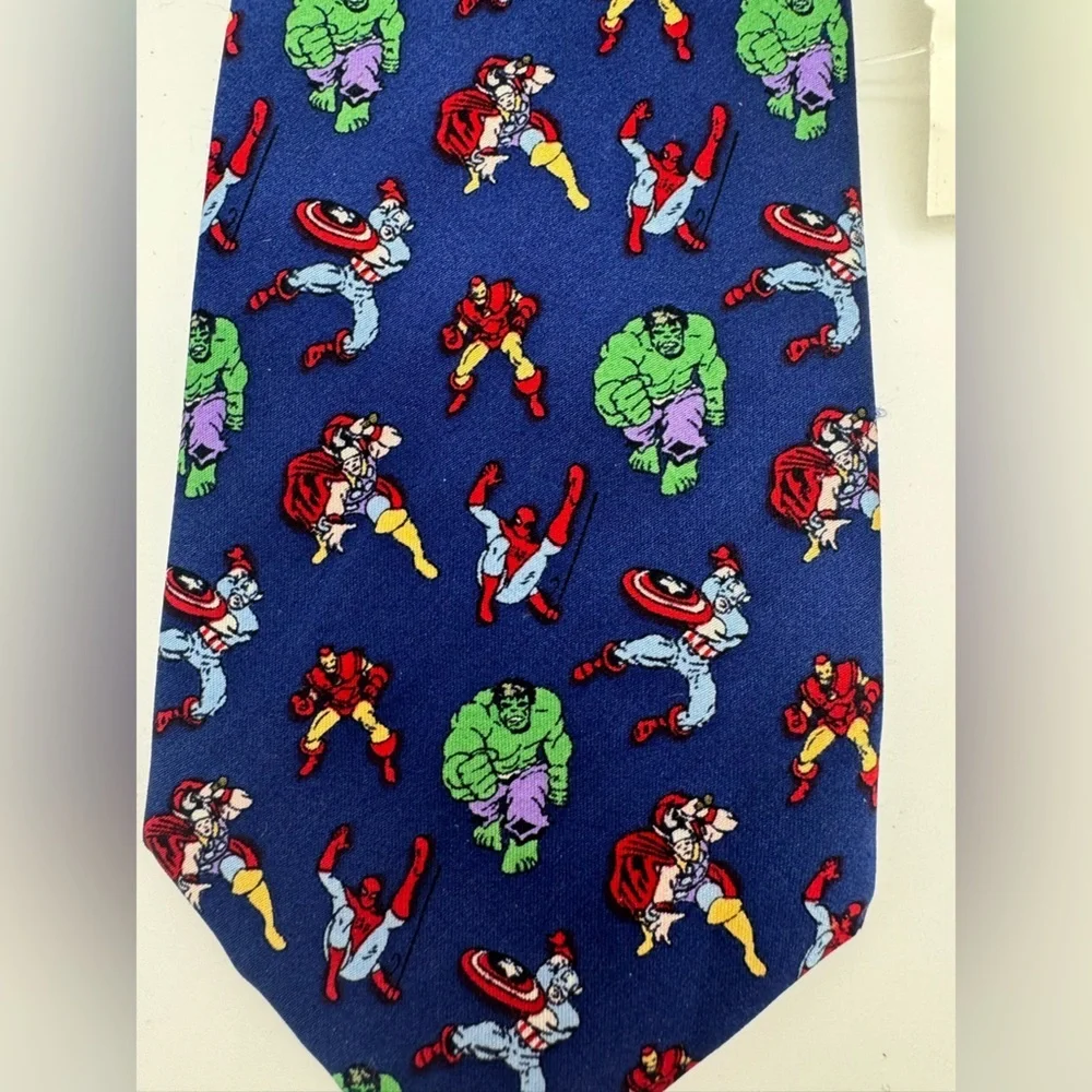 NWT Marvel Comics Avengers Heroes Boys Neck Tie 100% Silk Easy Adjustable Zip On